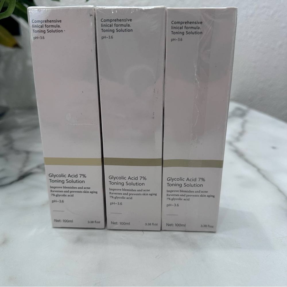The Ordinary Glycolic Acid 7% Toning Solution - White